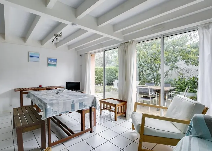 Holiday home Maison 4 Pers. Avec Jardin Clos, Proche Et Centre, Quartier Calme - Fr-1-521-24